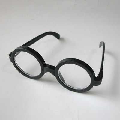 サイエンティストメガネ，まるいガラスがらしさを演出